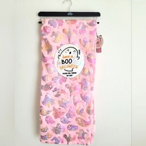 Pink ghost halloween throw blanket